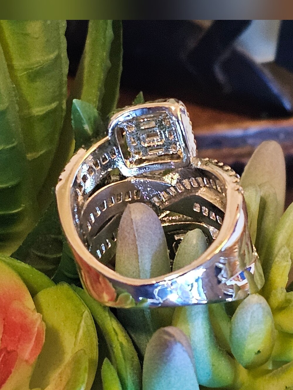 Luxury Crossover Rhinestone Ring - Picture 3 of 5